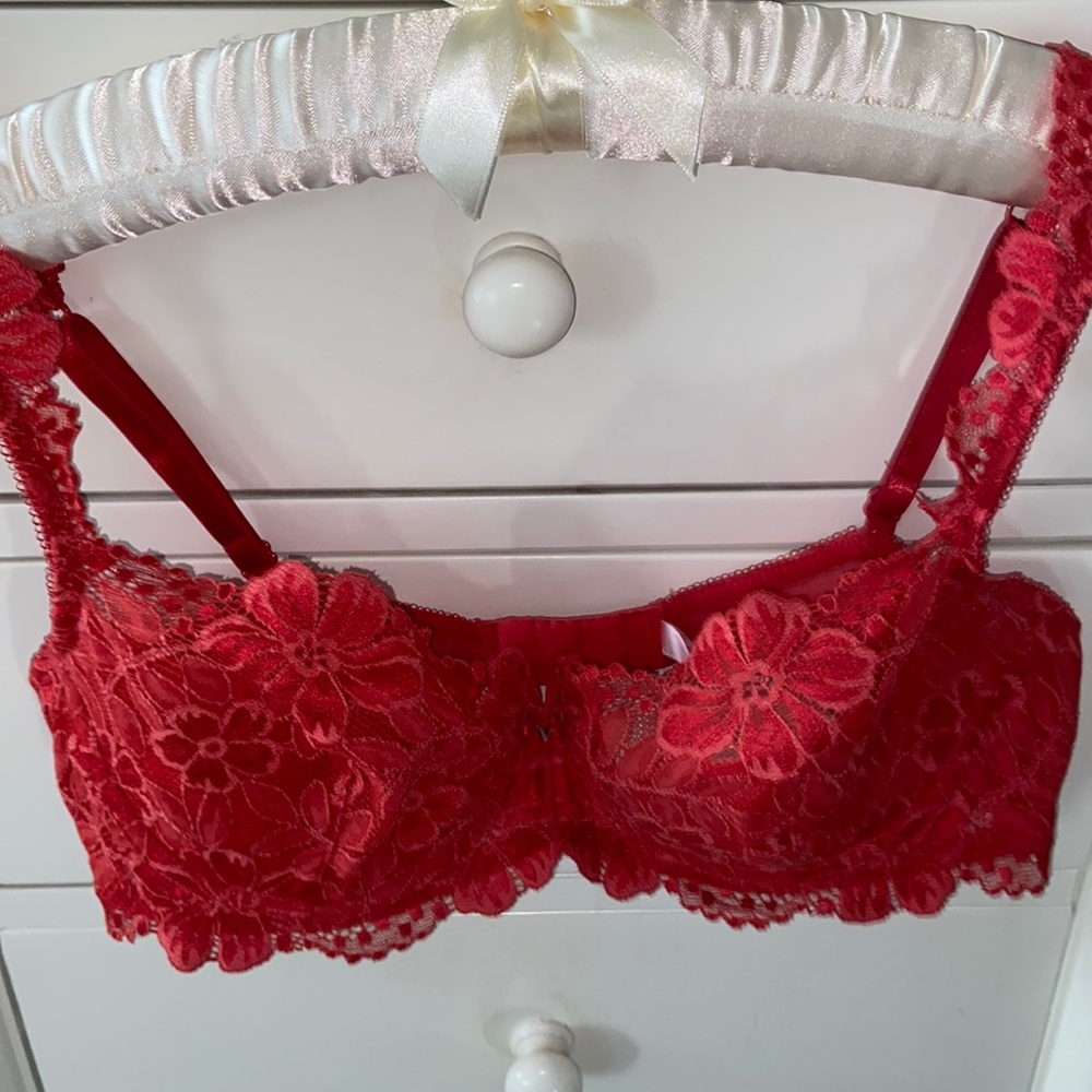 Victoria’s Secret Vintage Desire Bra w/Stretch Lace.  Never Worn.  Red 34C